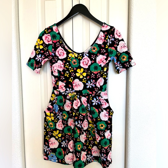 LUSH Dress - Picture 2 of 4